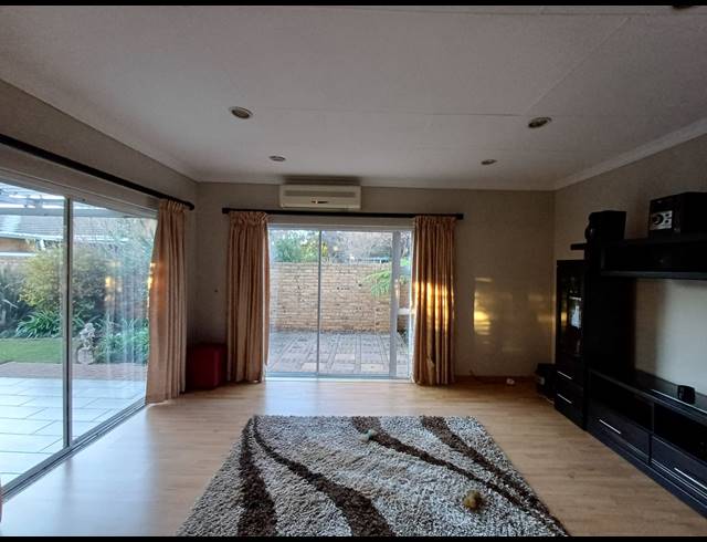 4 BEDROOM TOWNHOUSE FOR SALE IN VANDERBIJLPARK SW 5